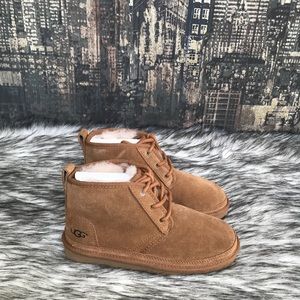 ✨New Kids UGG Neumel II Boot in Chestnut ✨